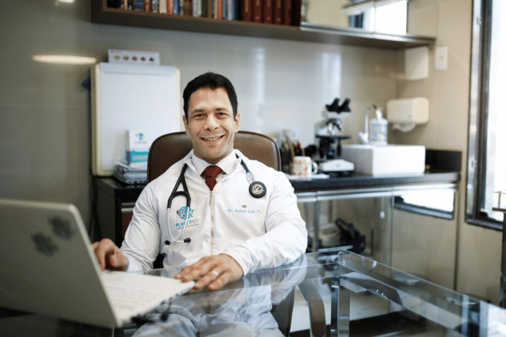 Médico especializado em gestão de clínica veterinária